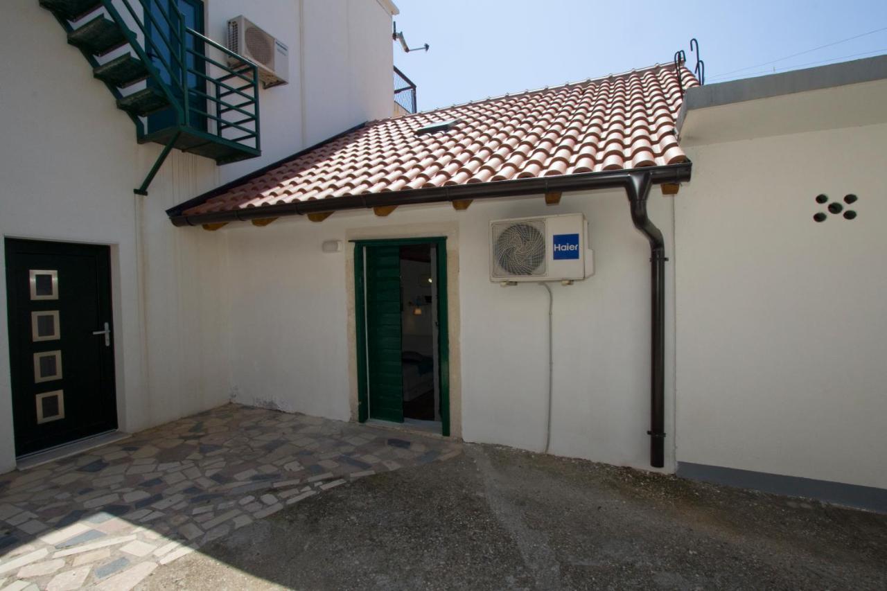 Stonehouse Katarina Igrane Exterior foto